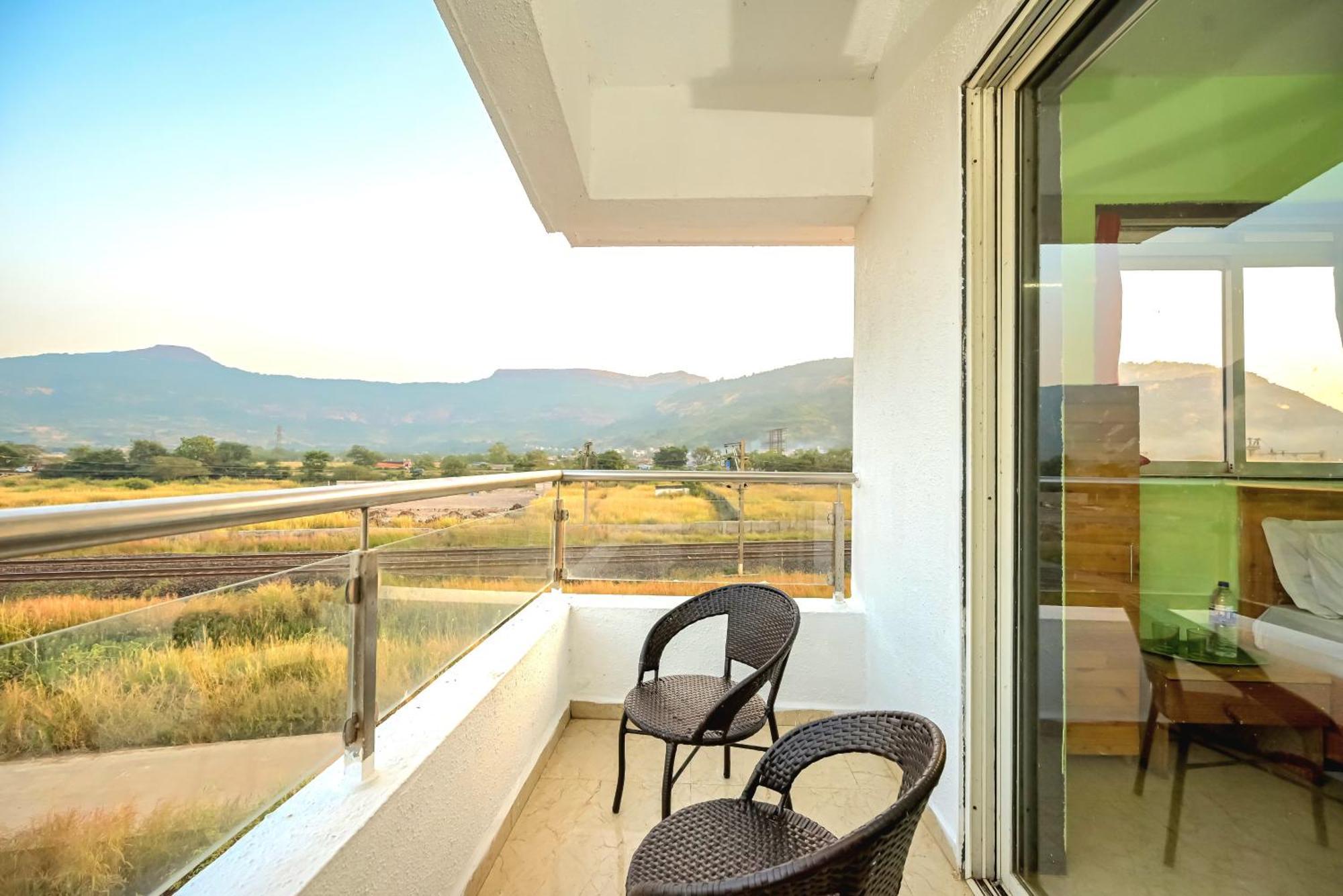 Empyrean Stay II 6Bhk Big Daddy Villa Ll Ac II Pvt Pool II Terrace View II Lux Lonavala Dış mekan fotoğraf